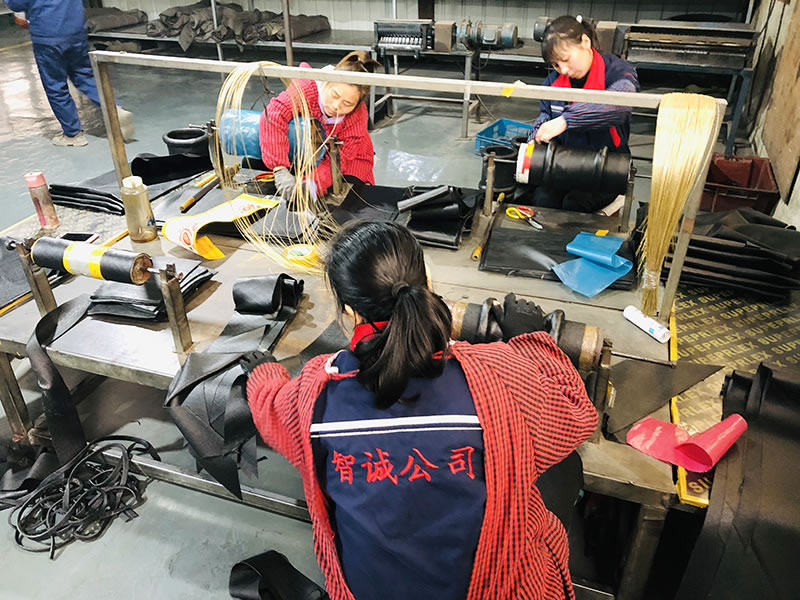  橡膠球生產(chǎn)現(xiàn)場(chǎng)